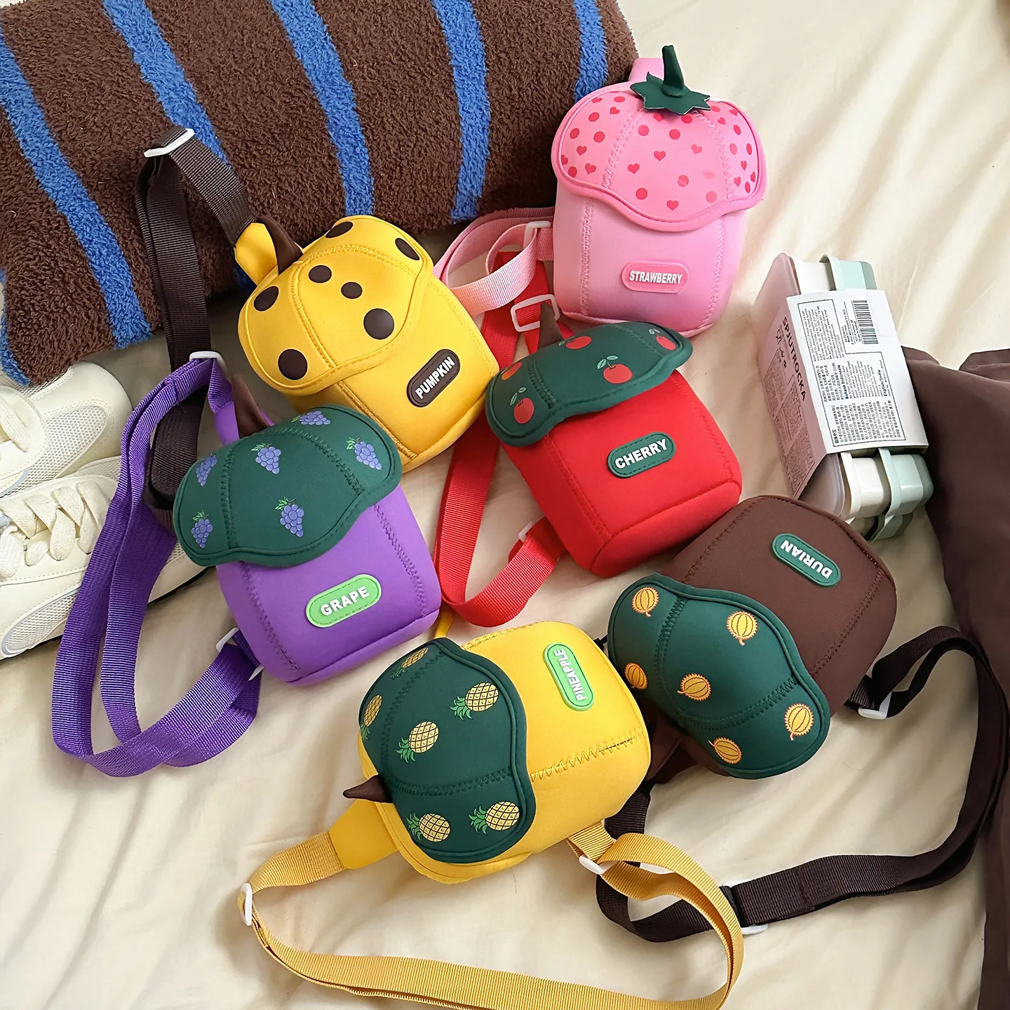 Bolso cruzado ligero impermeable de poliéster para niños, mochila para estudiantes Kawaii con forma de fruta de dibujos animados, lindo bolso de pecho