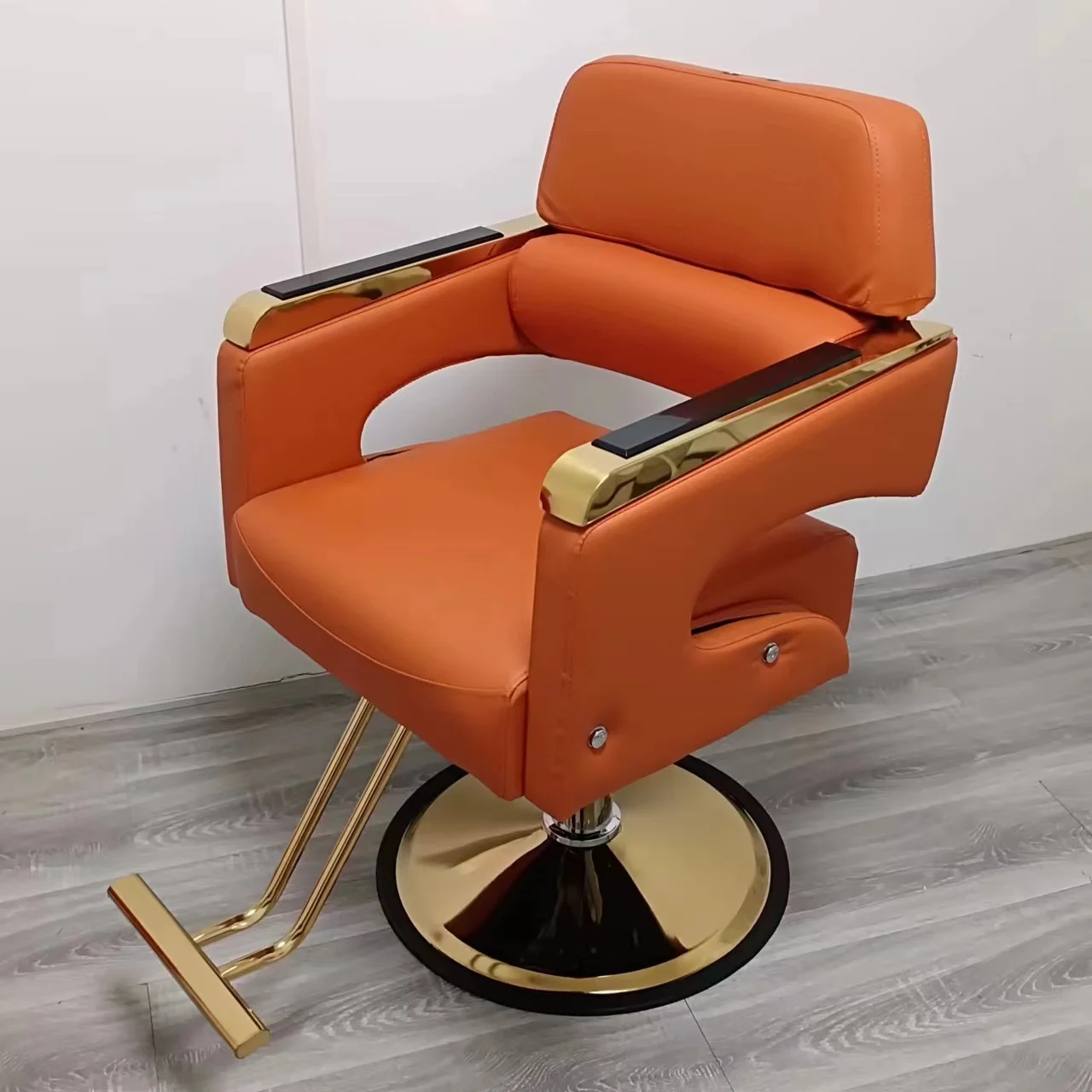 

Vintage Premium Barber Chair Professional Mdoern Space Saving Elegant Chairs Design Simple Taboret Kosmetyczny Salon Furniture