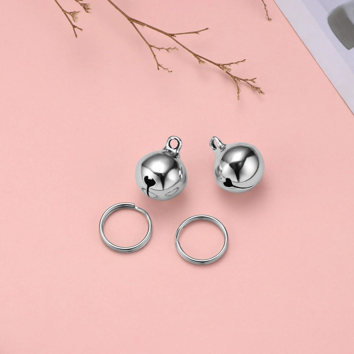

Cute Pet Bells Copper Material Metal Small Animal Collar Hanging Accessories for Cats Dogs Cartoon Design Lovely Gift