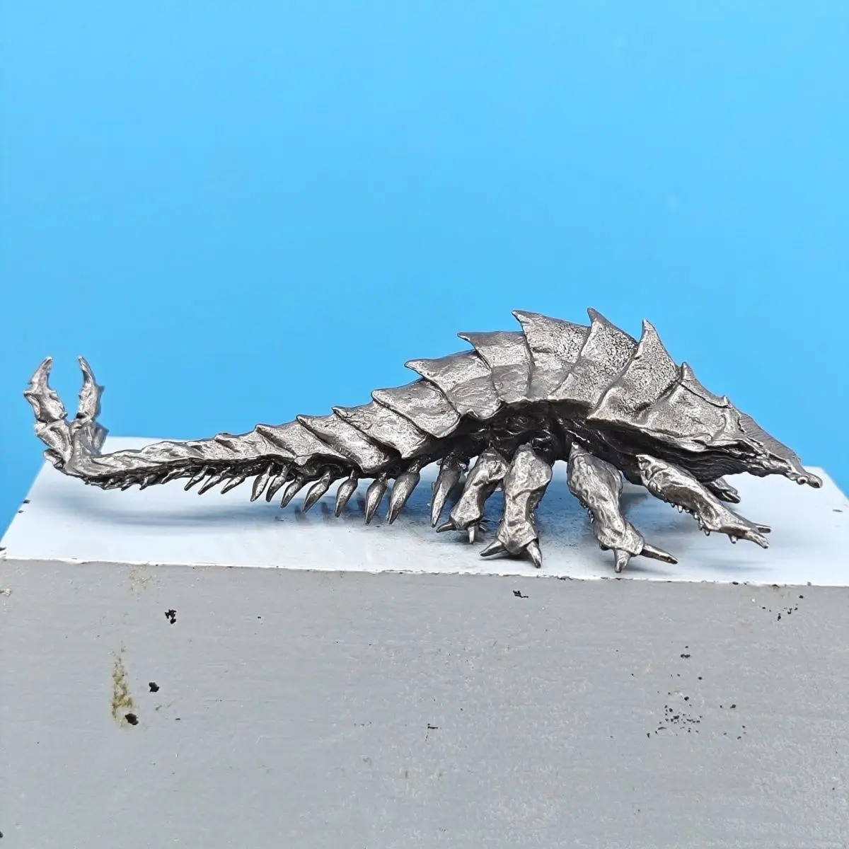 Sci-fi Arthropod Reptile Metal Miniature Model DND Tabletop Wargames Model Copper Vintage Figurine Miniature Decoration Craft
