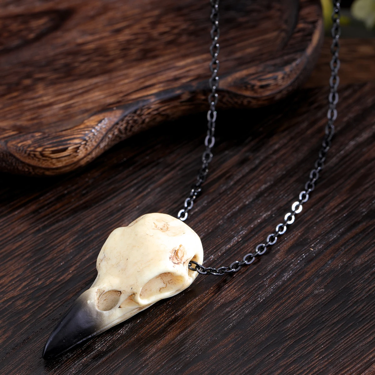 Halloween Gift 3D Crow Skull Necklace for Adult Goths Jewelry Resin Raven Skull Pendant Party Decorations Novelty Jewelry