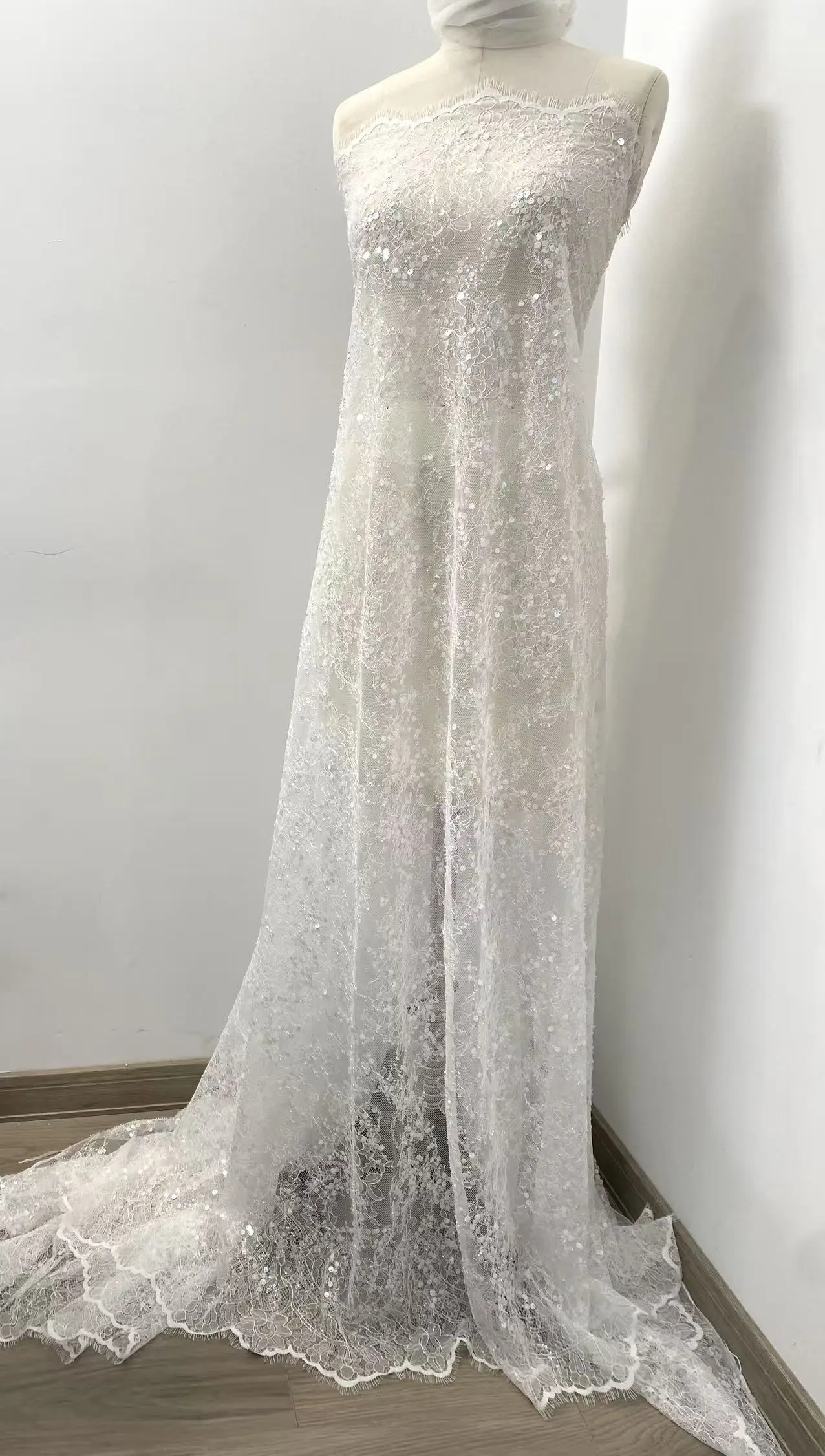 

Французское кружево шантильи, свадебное кружево с бисером и пайетками, белое кружево с ресничками, цветочное кружево для свадебного платья