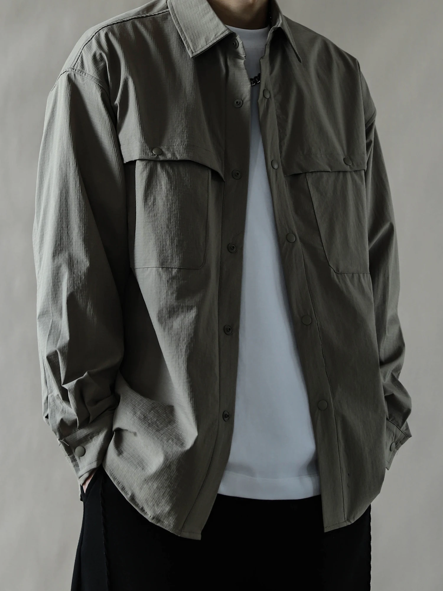 

Loose Fit American Workwear Sle Long Sve irt Men's Casual Spread Collar Multi ket Outdoor Jaet plus Size Khaki