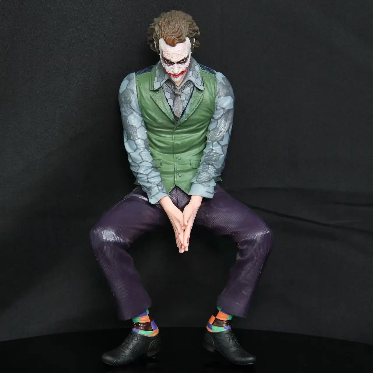 Filme coringa carro telhado estatueta postura sentada figura de ação pvc modelo ornamento decoração boneca brinquedo coleção presentes