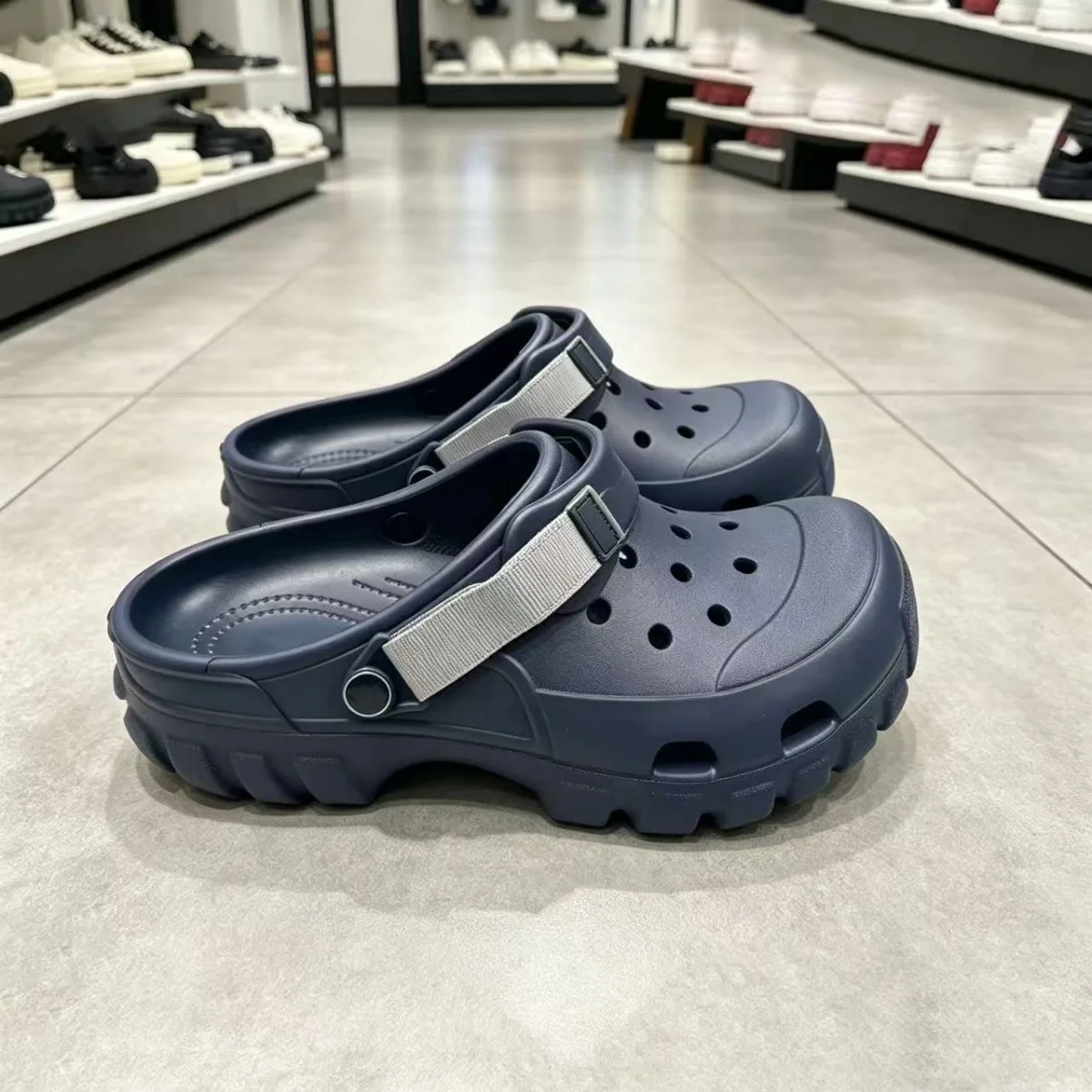 2026 Neue Herren Hole-in-One Hausschuhe Rutschfeste Atmungsaktive Sandalen Leichte Vielseitige Strand-Freizeitschuhe – Detail 2