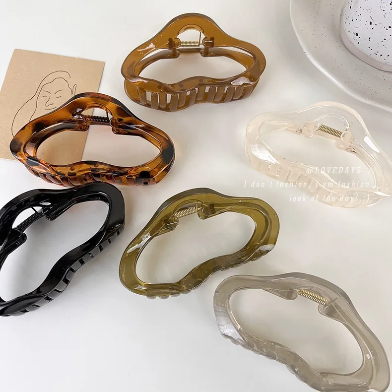 

New Cloud Large Hair Claws Shark Clip Headdress for Woman Fashion Temperament Barrettes Solid Color Sturdy Hairpins