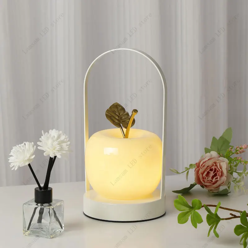 Lampe de table LED aste en forme de pomme, lumière de bureau en forme de fruit, détection tactile, jouet mignon comme cadeau pour enfants, décoration de chambre et de salon