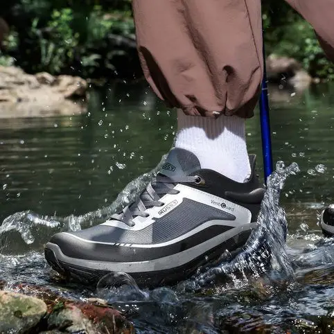 New men's running shoes men's lightweight sports shoes Comfortable sports training shoes Breathable outdoor sports shoes