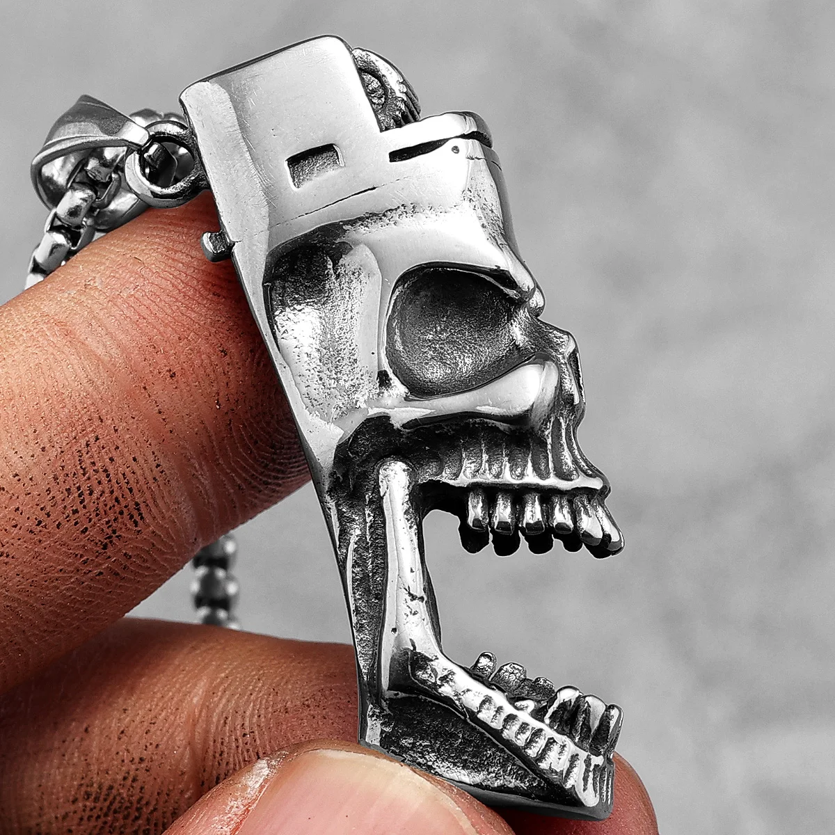 Gothic Skull Lighter Skull Cigarette Stainless Steel Men Women Necklaces Pendants Chain Punk Jewelry Creativity Gift Wholesale