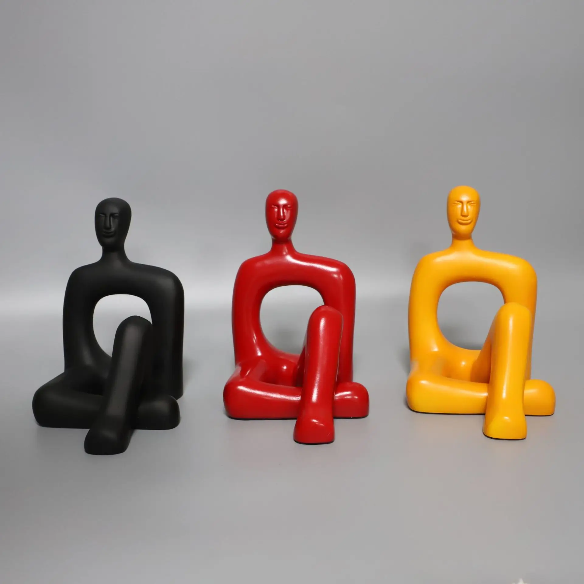 

Modern simple expression bag, figure resin sculpture ornament, model room, TV cabinet, entrance creative decoration