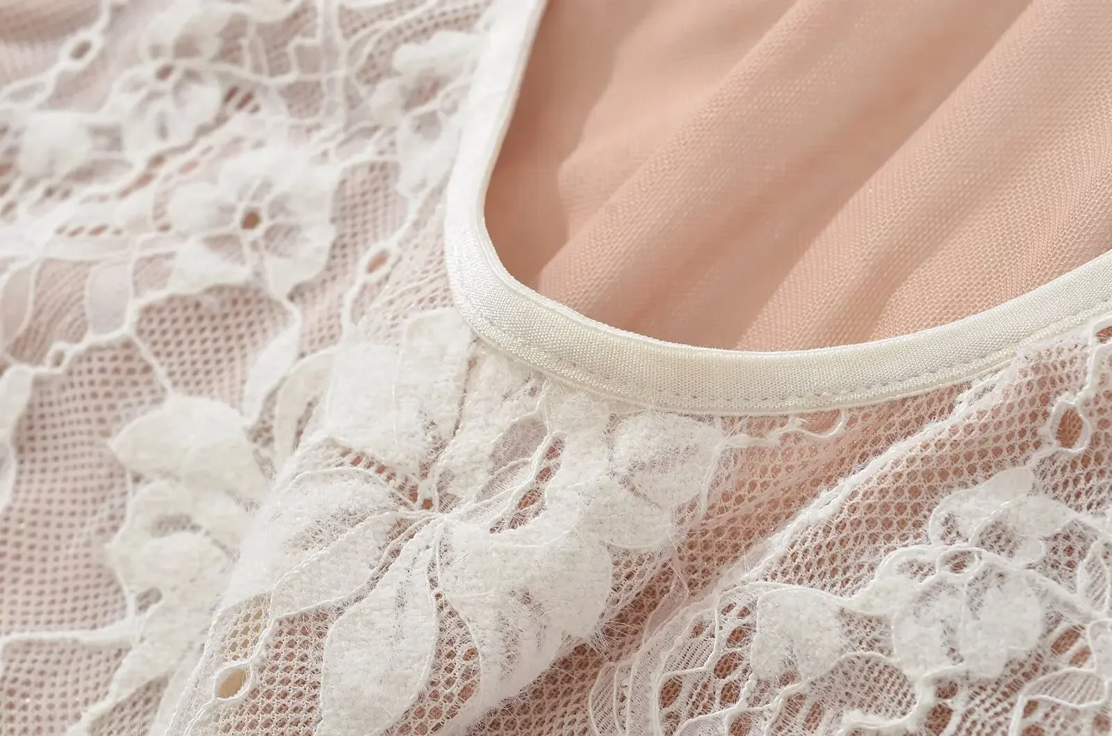 Sexy, durchsichtiger Spitzen-Bodysuit mit Futter, rückenfreier Spaghetti-Träger-Body, eng anliegender, kurzer Jumpsuit, figurbetonte Romper- und Playsuit-Modelle für Damen. – Detail 19