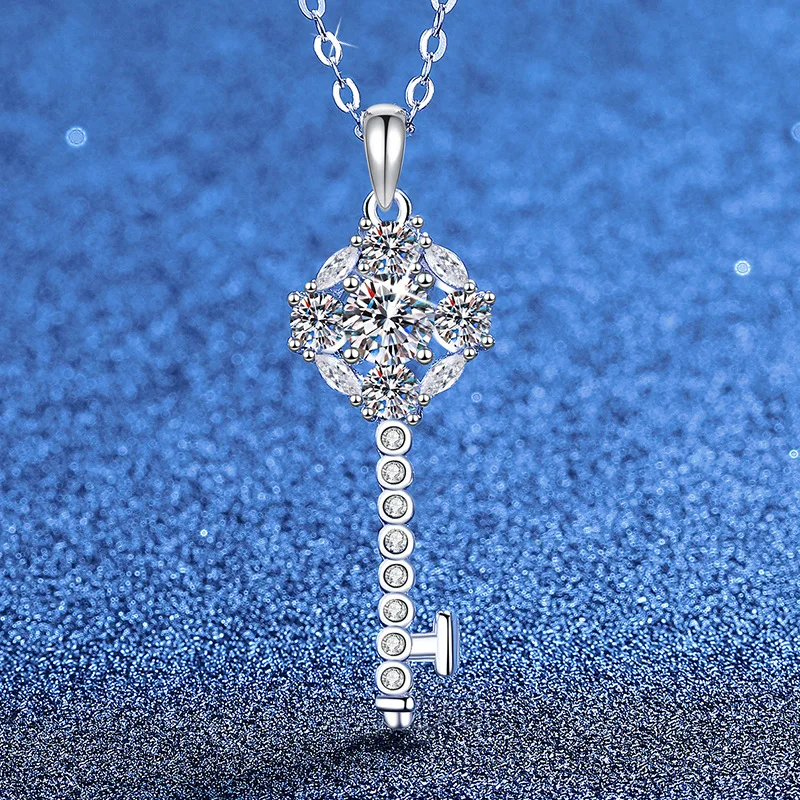 

Platinum PT95018k Gold Moissanite Necklace Korean Version Sunflower Key Fashion Collarbone Chain Light Luxury MoissaniteNecklace