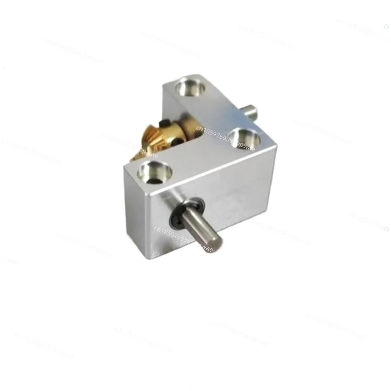 90 Degree Converter, Speed Ratio 1:1 Small Cone Bevel Gearbox Right Angle Commutator, Output Shaft Diameter 4mm