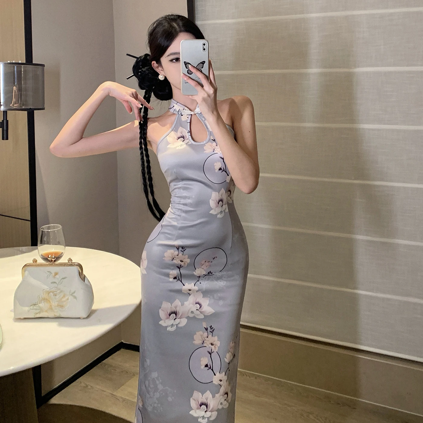 Qipao Seksi Berlubang Setengah Panjang Motif Bunga Retro Ramping Tampil Muda Versi Terbaru untuk Musim Gugur