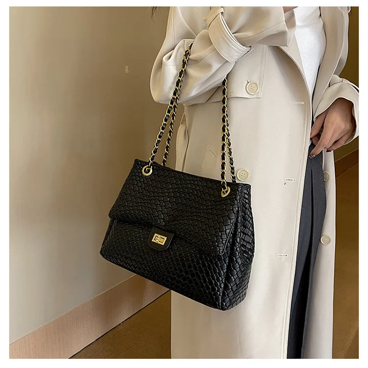 Minimalist Fashion Shoulder Bag for Women | Retro Woven Plaid Tote | Large Capacity Chain Bag