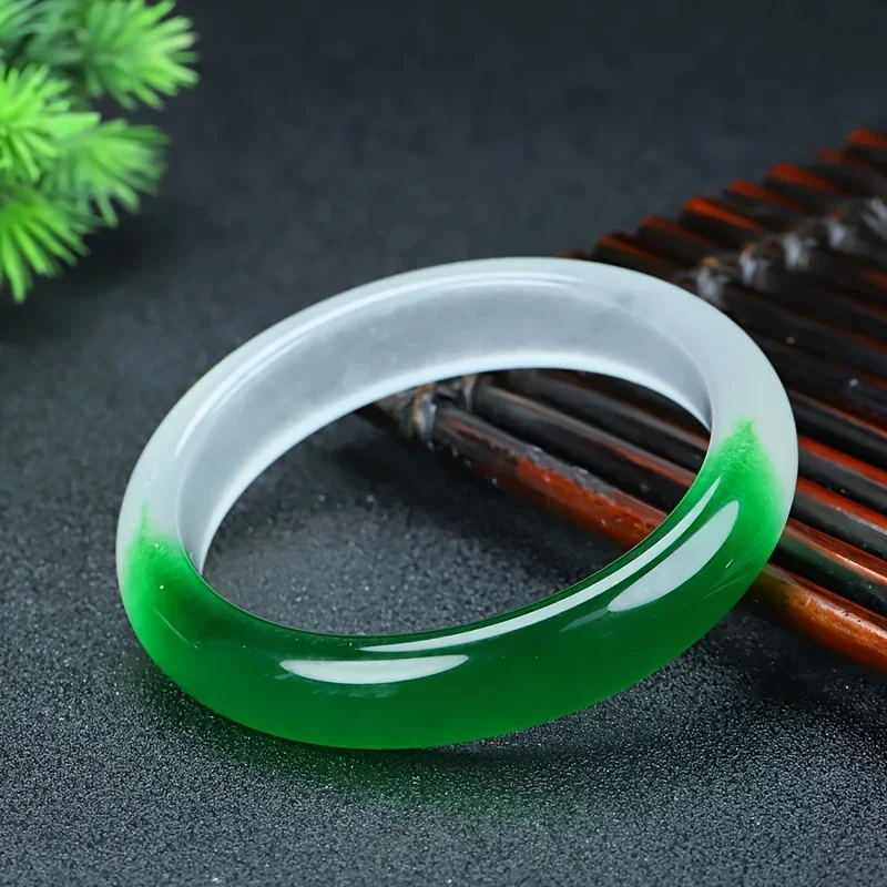 

Half White and Half Green Bracelet, Suitable for Casual Clothing