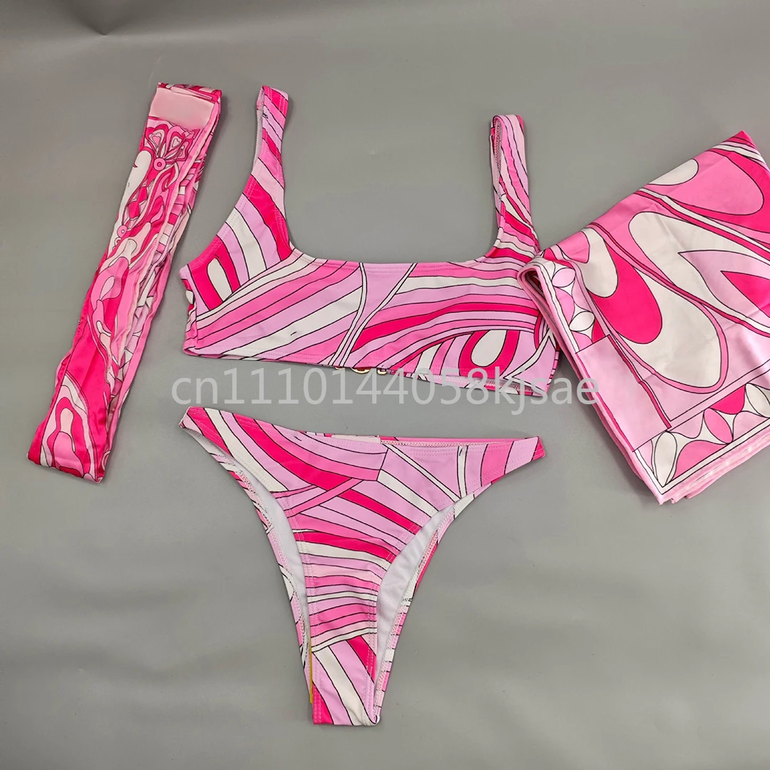 

Элитный дизайнерский комплект: розовый шарф, жилет, бикини с фирменным логотипом, модная повязка на голову, купальник, пляжная одежда