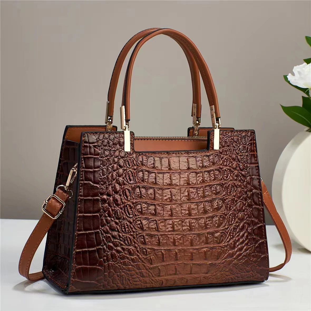 High-grade fashion gradient crocodile print women\'s handbag, atmospheric texture all matching single shoulder crossbody bag