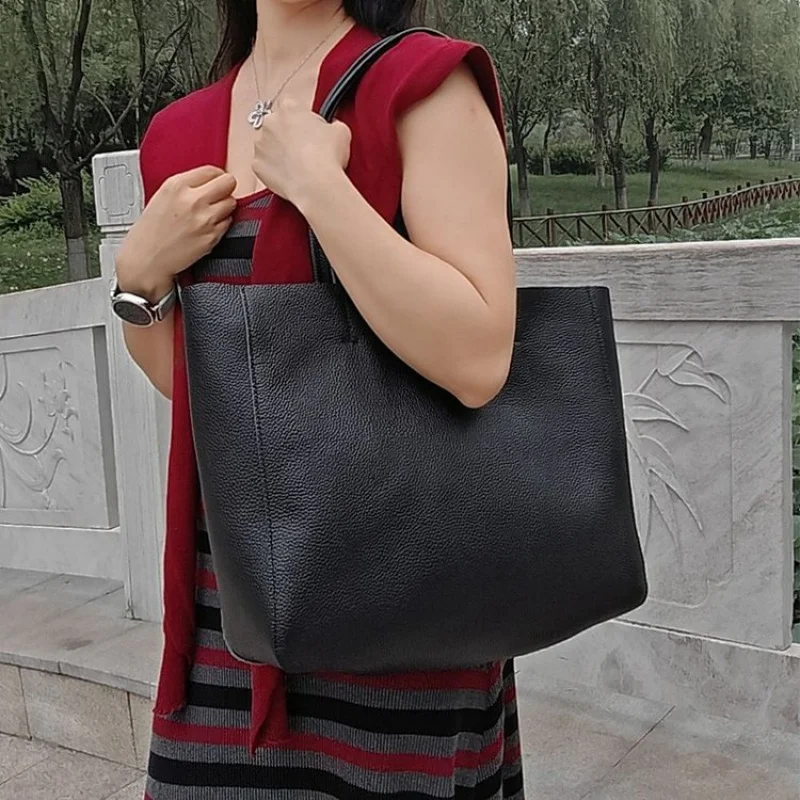 

High-End Minimalist Messenger Bag For Women, Unique Leather Design With Logo, Large Capacity Tote For Travel