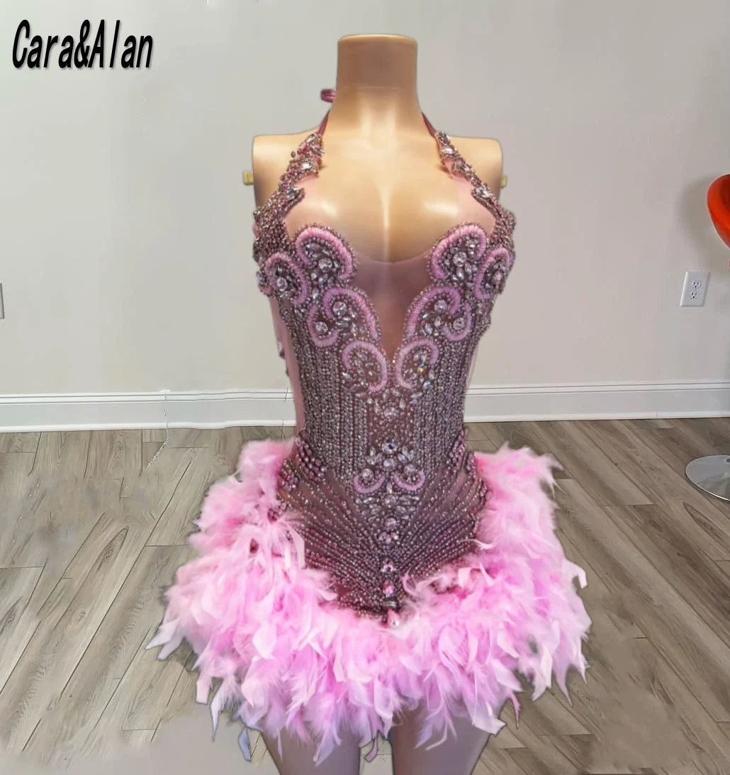 Luksusowe krótkie sukienki na powrót do domu Halter Neck Rhinestone Pink Feather Birthday Dress Party Gowns Vestidos De Graduación Customized