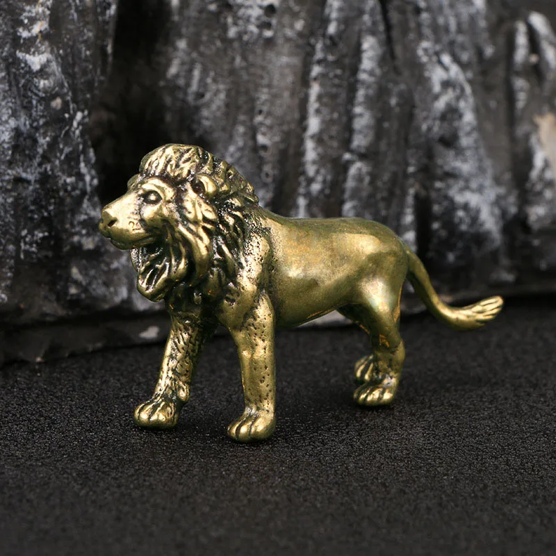 Figuras en miniatura del Rey León de latón y cobre retro: estatua de animal de pastizales, accesorio de escritorio y decoración del hogar
