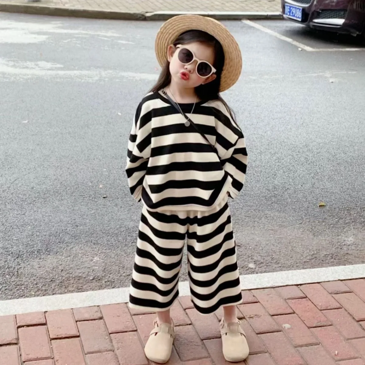 Children\'s 2024 Spring Girls\' Striped Top Nine Split Wide Leg Set Kindergarten Sportswear Western Style Set Girl Clothes