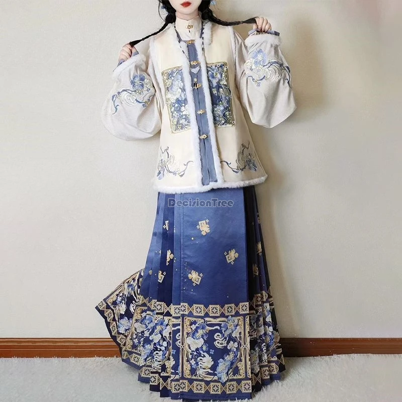 ชุดฮั่นฝูผู้หญิงสไตล์ราชวงศ์หมิง ฤดูหนาวปี 2025 คอเหลี่ยม ปักลายหน้าม้า ผ้ากำมะหยี่หนา ดีไซน์หรูหรา