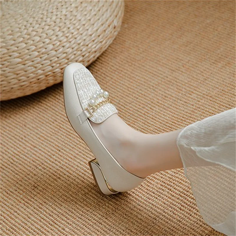 Nova Coleção Primavera/Outono 2026: Sapatos Femininos Elegantes Estilo Fada com Salto Grosso