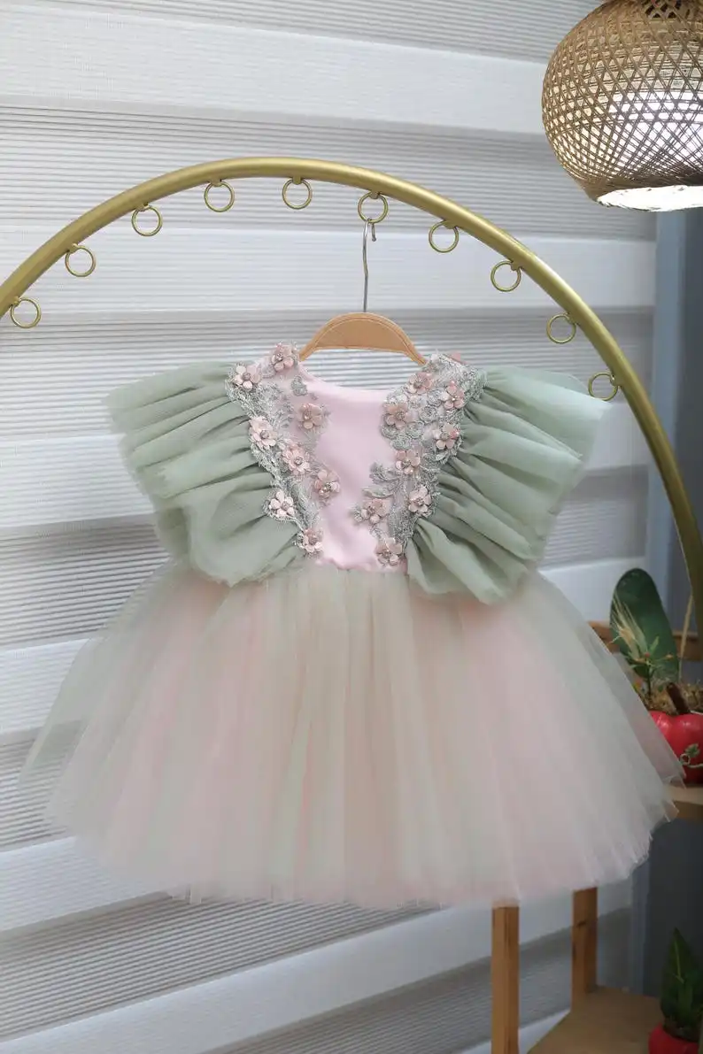 فستان فتاة الزهور ثلاثي الأبعاد مصنوع يدويًا بالنعناع وأحمر الخدود: فستان الأميرة من التول فستان التواصل الأول لحفلات الزفاف