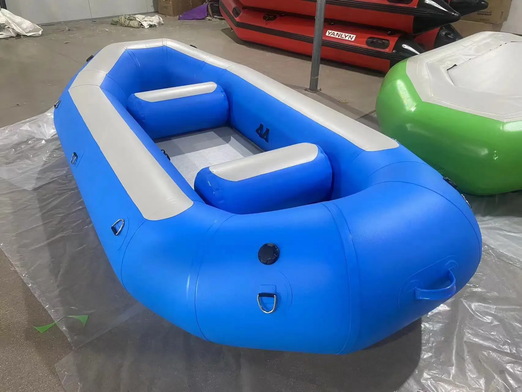 بولي كلوريد الفينيل بولي TPU مقاومة للاهتراء قوارب تجمع المياه البيضاء القابلة للنفخ نمط مخصص متكامل انفصال قطرة غرزة شعاع الطابق