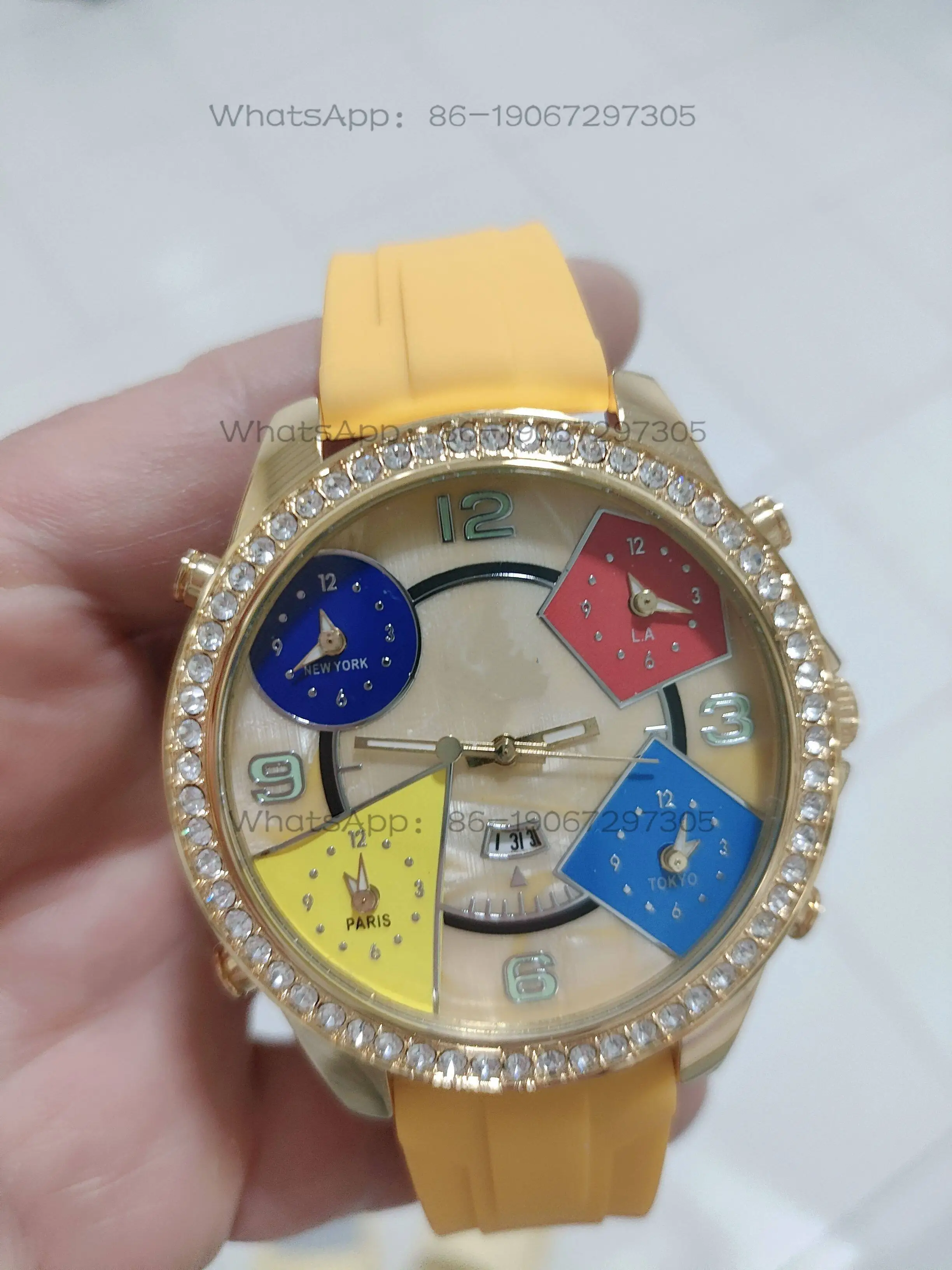 

Multi-time Zone Quartz Large Plate Couple Internet Celebrity Silicone Tape Boys and Girls Watch