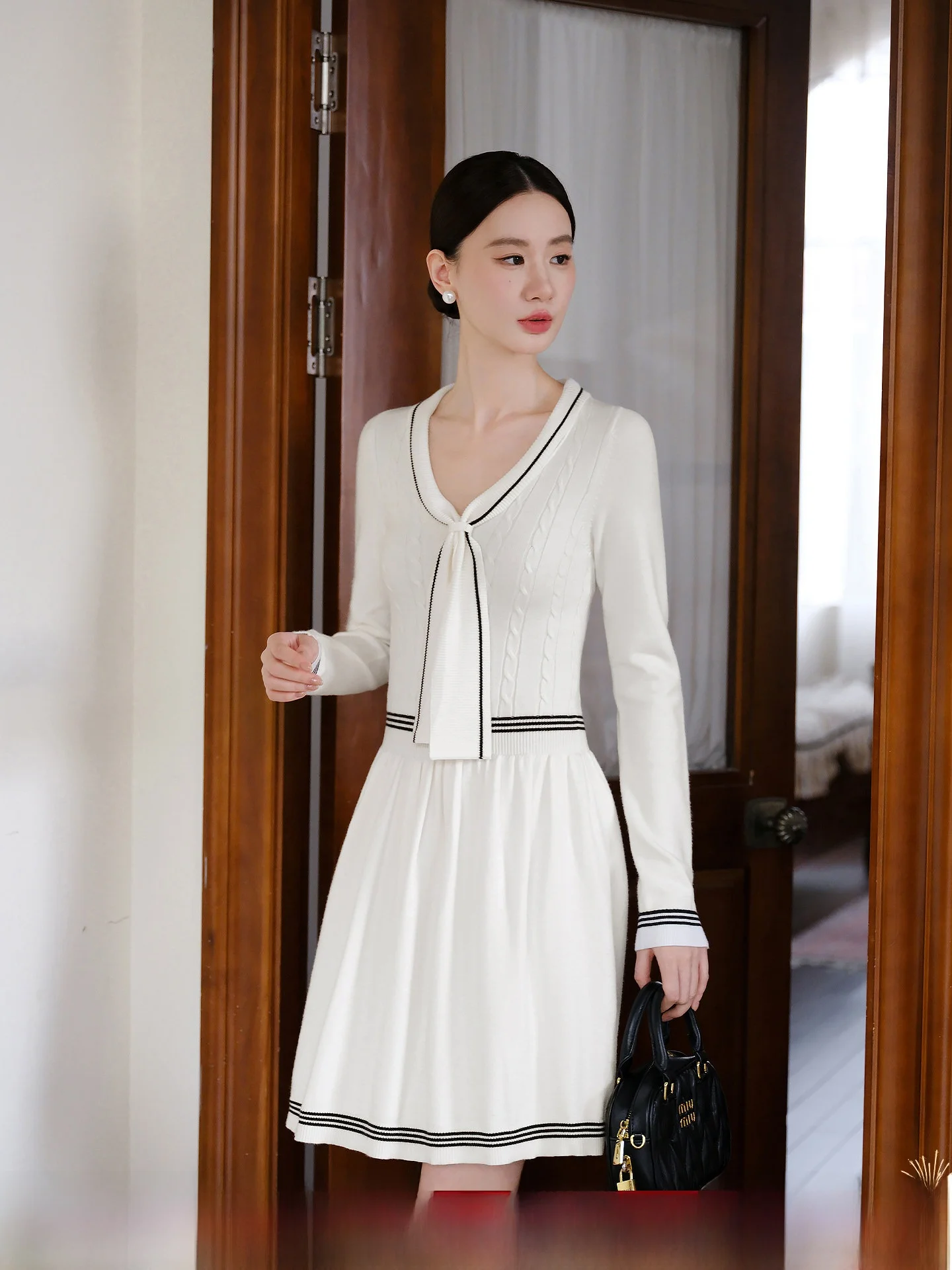 

XXNING Зимнее Новое Вязаное Платье-Сарафан с Завышенной Талией и V-образным Вырезом, Длинными Рукавами и Поясом, Элегантное и Стильное