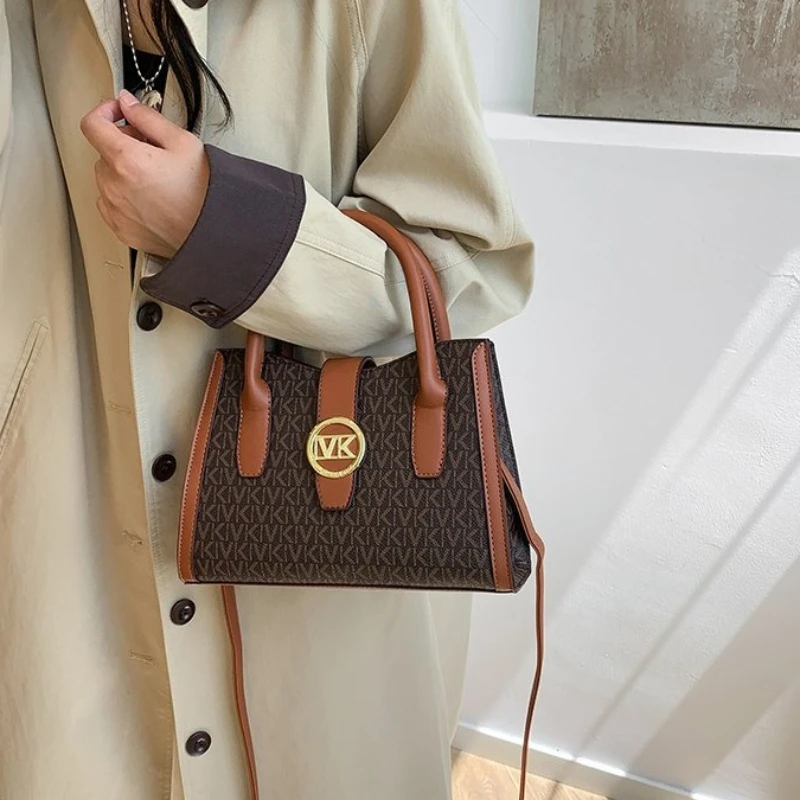 

Simple Buckled Diaper Bag Women's Bag Crossbody Café Brunch Date Versatile Exquisite Versatile Stylish User-Friendly Practical