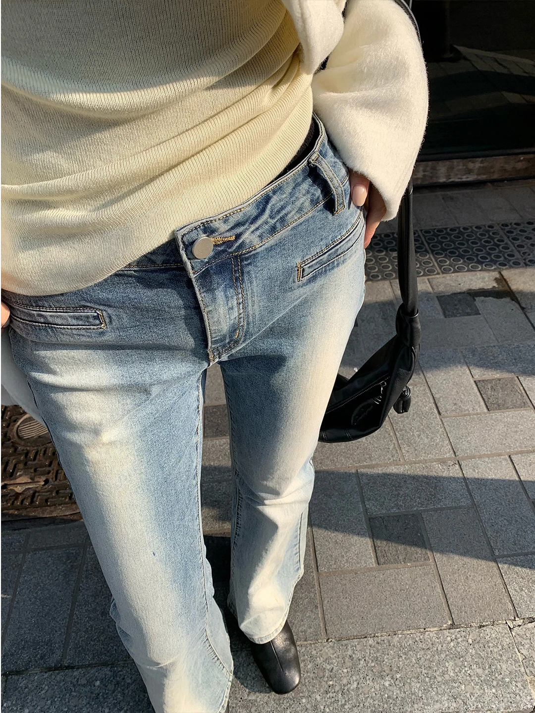 

Light Wash Fleece Lined Bell Bottom Jeans Vintage Style Korean Natural Waist Zipper Closure Cotton Blend Breathable Comfortable