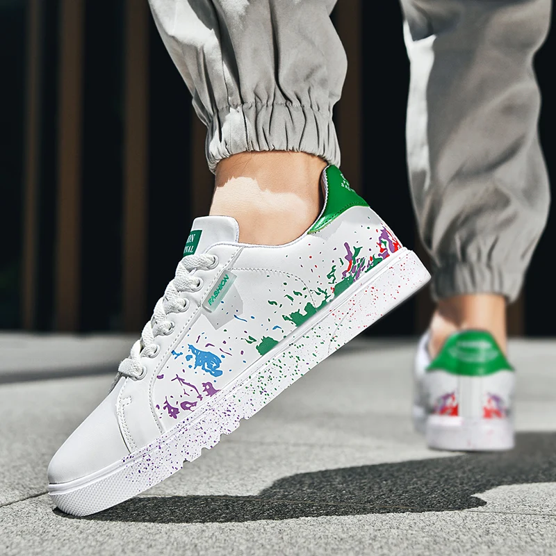 Klasyczny Unisex biały buty deskorolkowe mężczyźni trampki moda Graffiti designerskie trampki męskie płaskie męskie trampki do skatingu