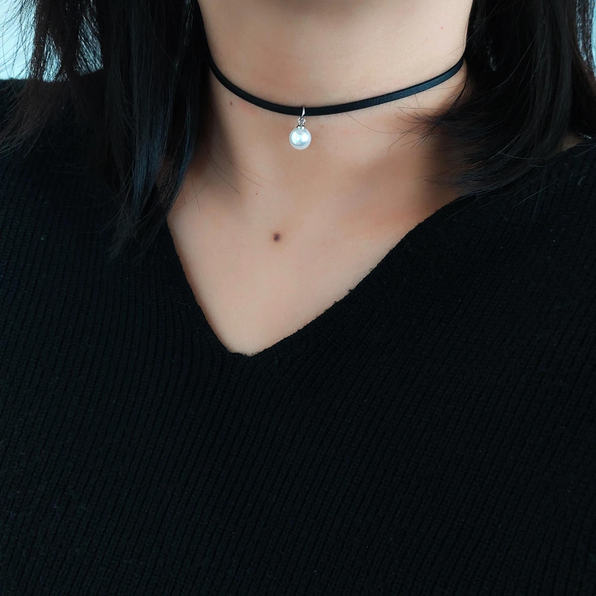 Sweet and Cute Simple Everything Artificial Pearl Pendant Black PU Leather Choker Collar Neck with Choker Necklace Women