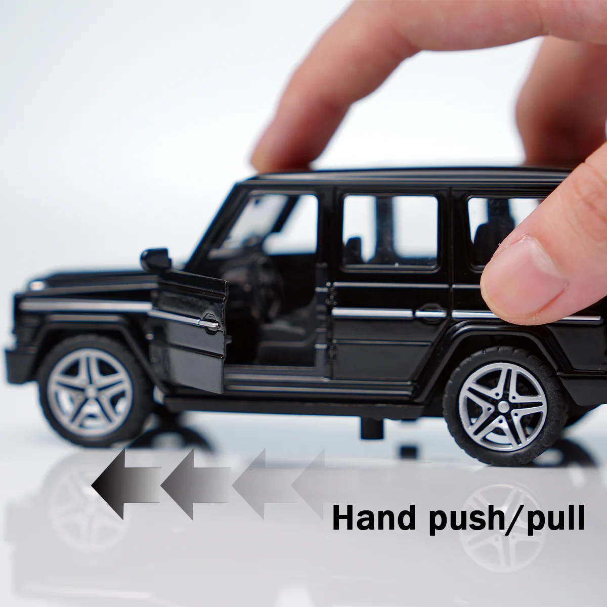 1:43 合金両開きドアバックおもちゃの車 |      ビッグ G レプリカ モデルは押したり引いたりして遊ぶことができます。 ドアは開けられ、詳細に記載されます。 コレクション / 装飾 / ギフトに最適な選択肢。 カーファンの必需品。