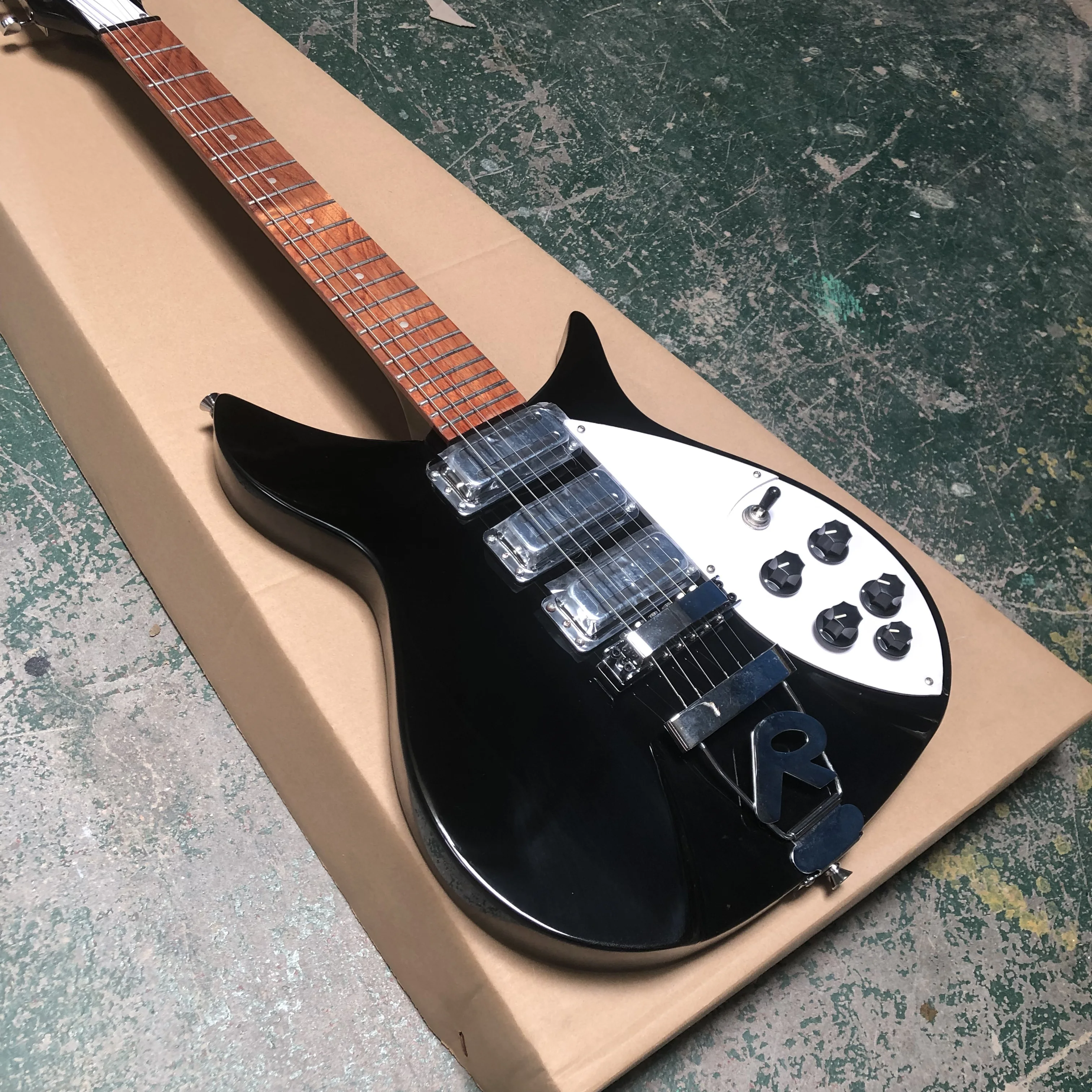 Nueva guitarra eléctrica negra 325, venta al por mayor y al por menor.