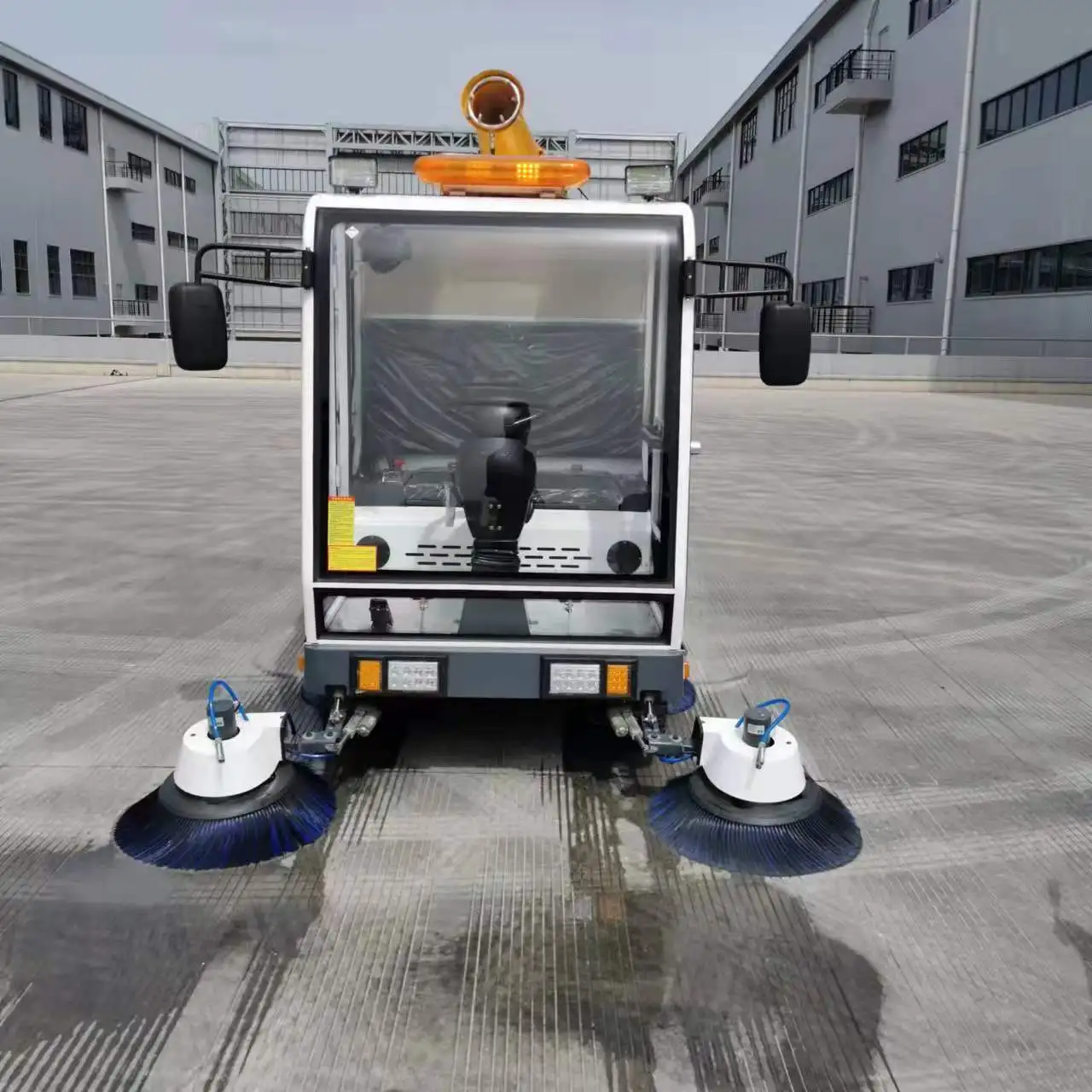 Industrial electric floor cleaning truck vacuum street sweeper