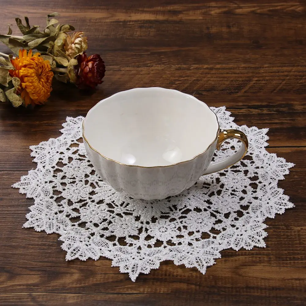 Luxury White Round Embroidery Table Cloth Christmas Coasters Coffee Cotton Napkin Kitchen Table Doily Lace Wedding Banquet Decor