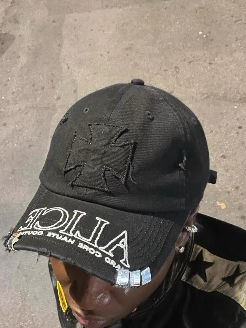 casquette-de-baseball-opium-ali-hollywood-avec-broderie-croisee-et-rivets-dechires