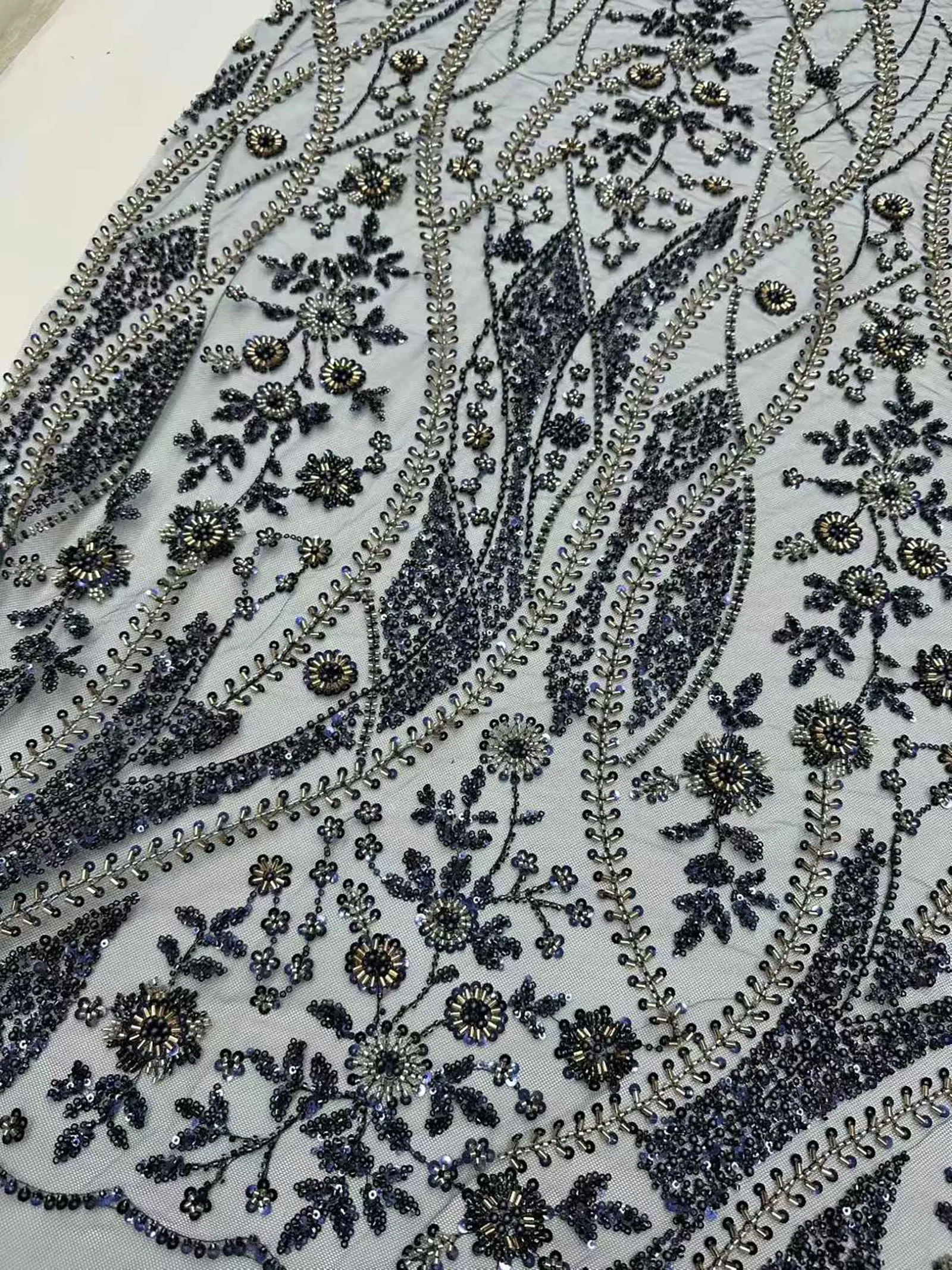 2026 Neues Design Afrikanischer Perlen-Spitzenstoff Hochwertige Französische Pailletten-Spitze Lila Nigerianischer Party-Hochzeitskleid-Stoff zum Nähen – Detail 11
