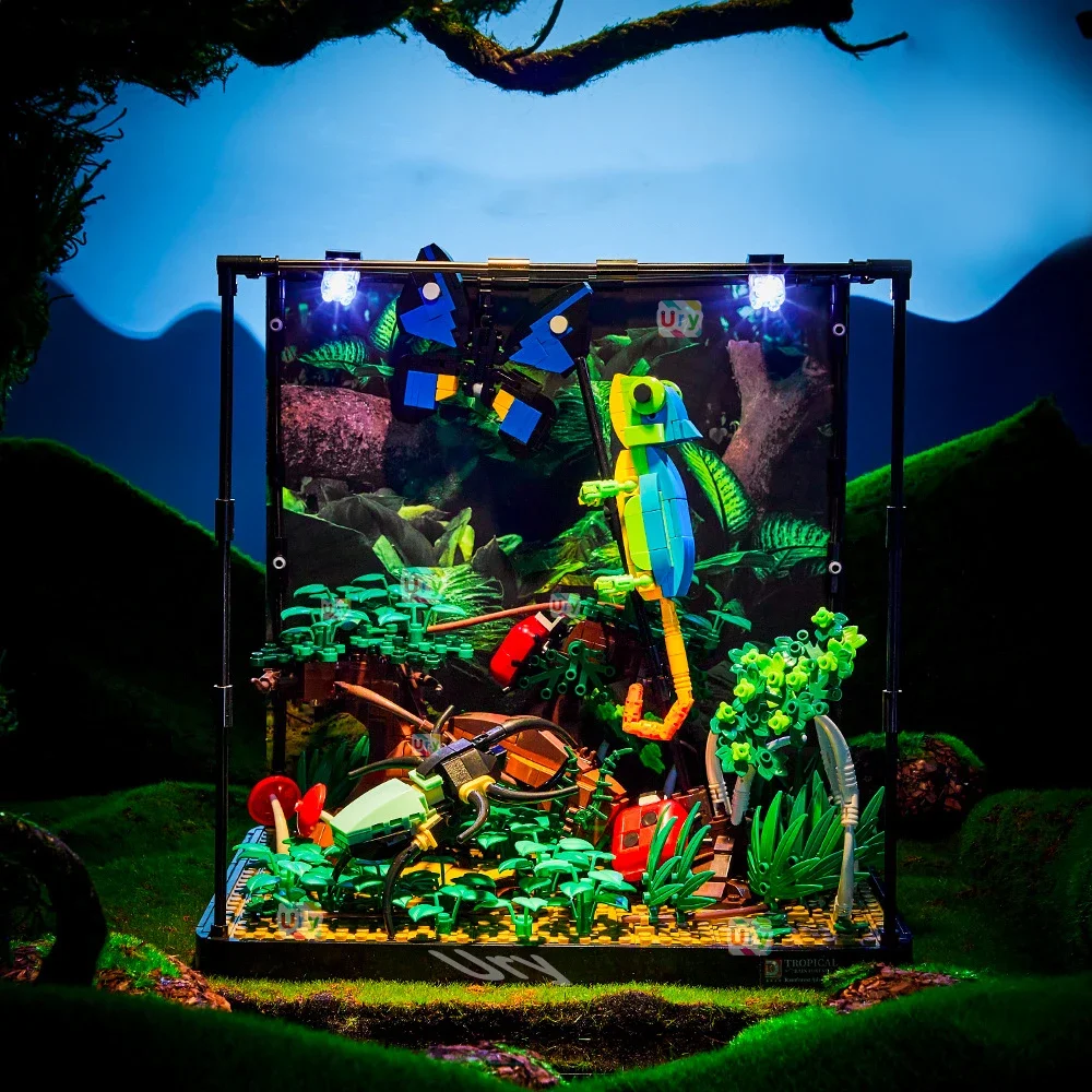 MOC Tropical Rainforest Tree Frog Unicorn Beetle Display Box with Led Light Chameleon Insect Models Building Block Toy for Kids