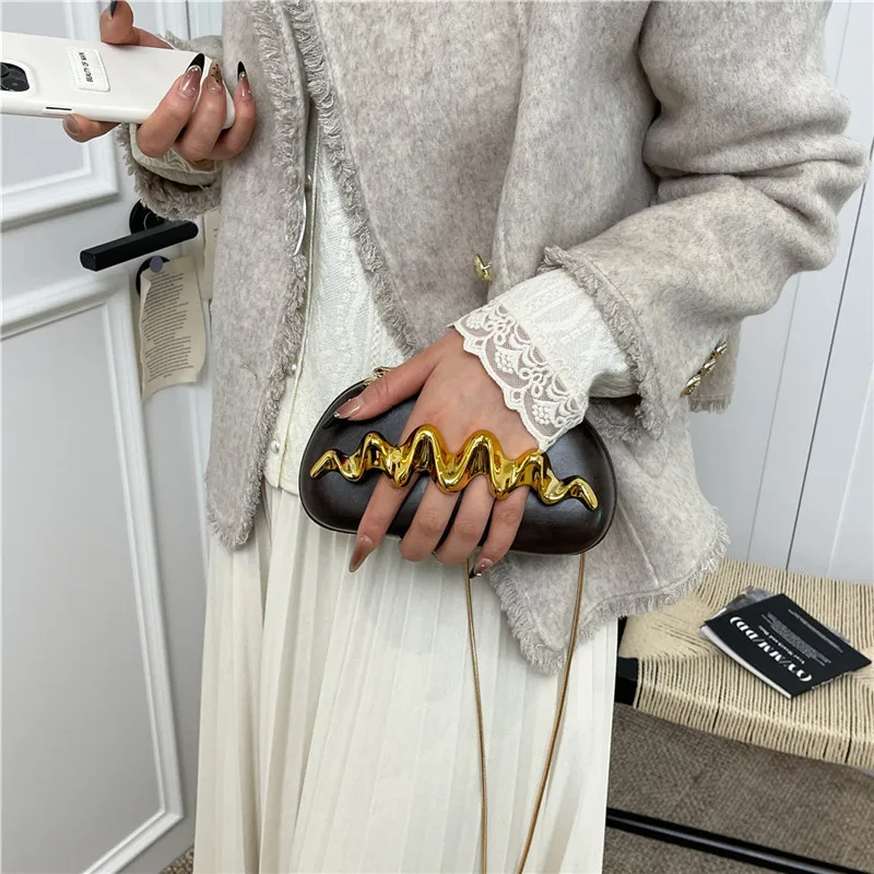 

2025 Winter Designer Inspired Clutch Bag for Women, Luxury Chain Shoulder Bag, Versatile Crossbody Purse for Daily Use