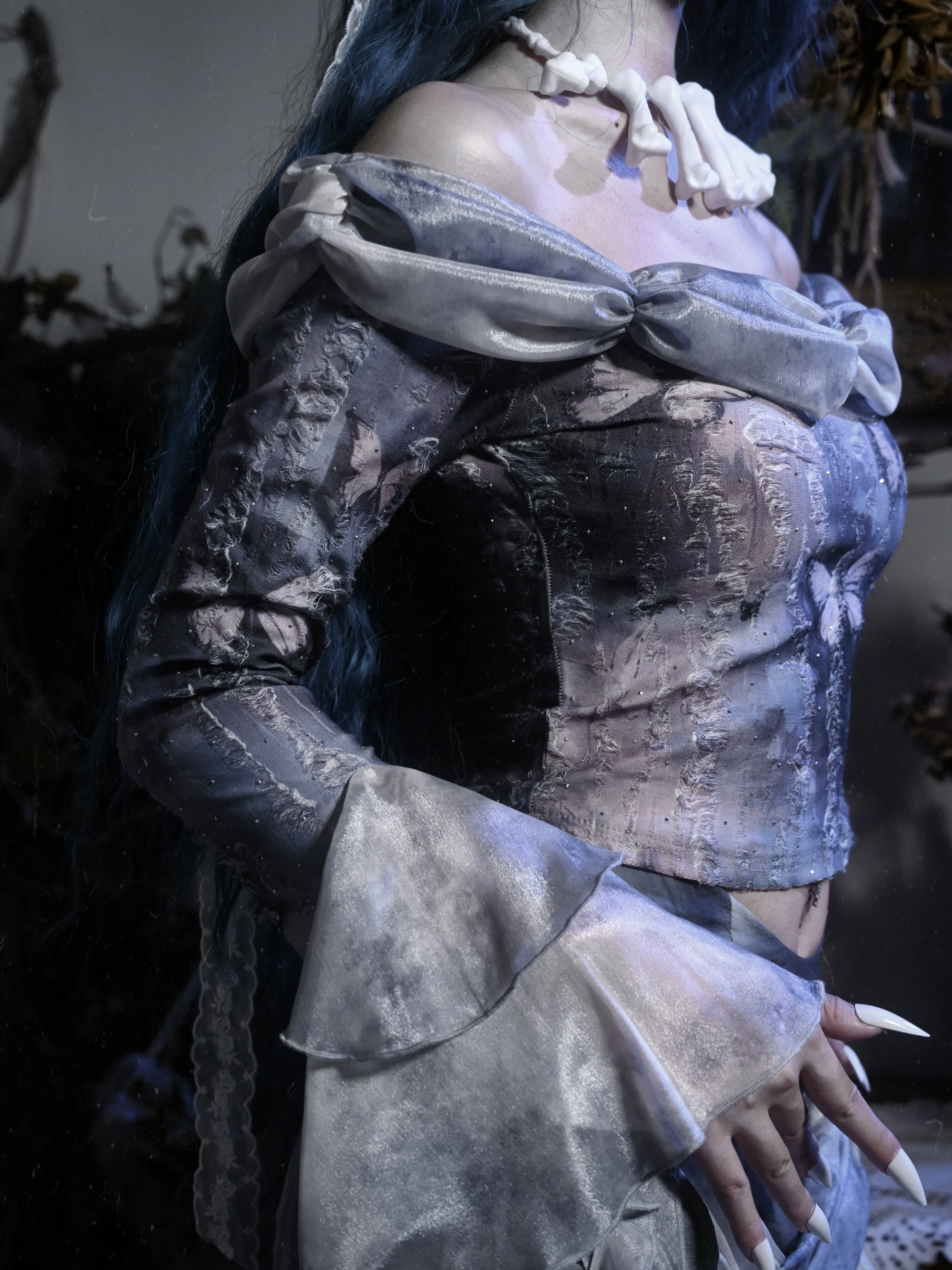 

Одежда для Хэллоуина. Специальный дизайн. Готический европейский стиль. Атмосфера. Рваный низ. Топ.