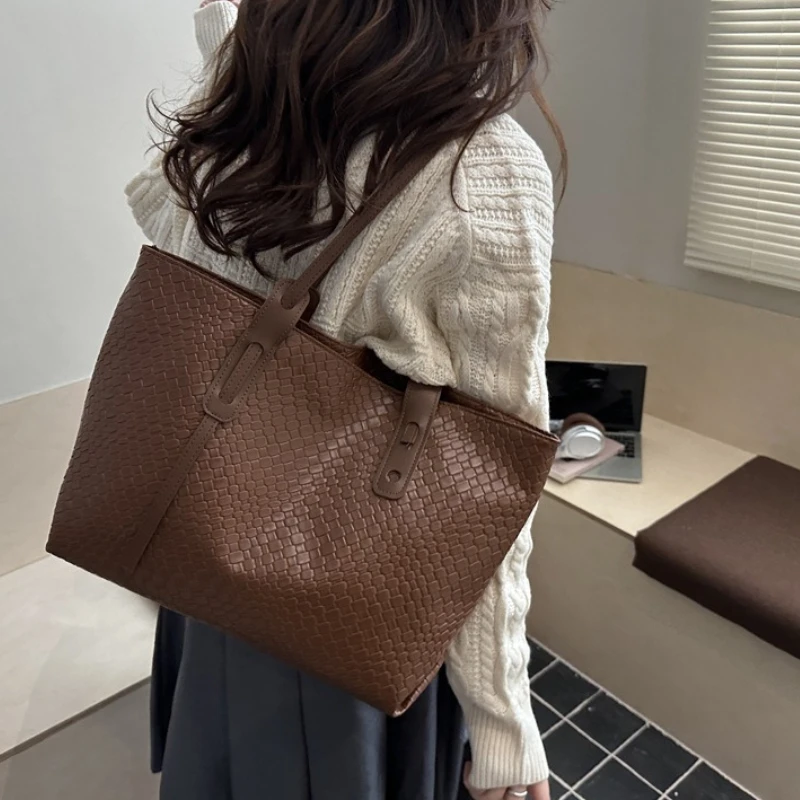 Gewebte Textur-Tragetasche, große Kapazität, weiche Lederhandtasche, elegante Alltagstasche, Pendler-Tasche, geeignet für die Arbeit – Detail 20