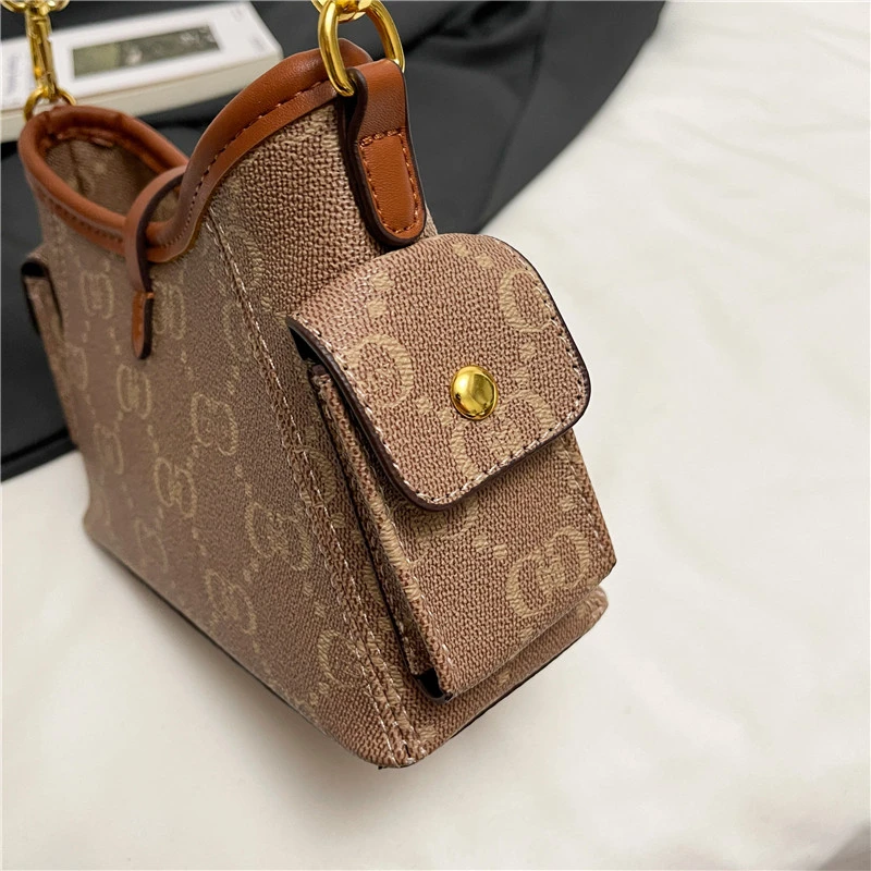 Klassische, elegante Leder-Umhängetasche für Damenhandtasche mit Schultergurt. Berühmter Designer macht den Luxusartikel her