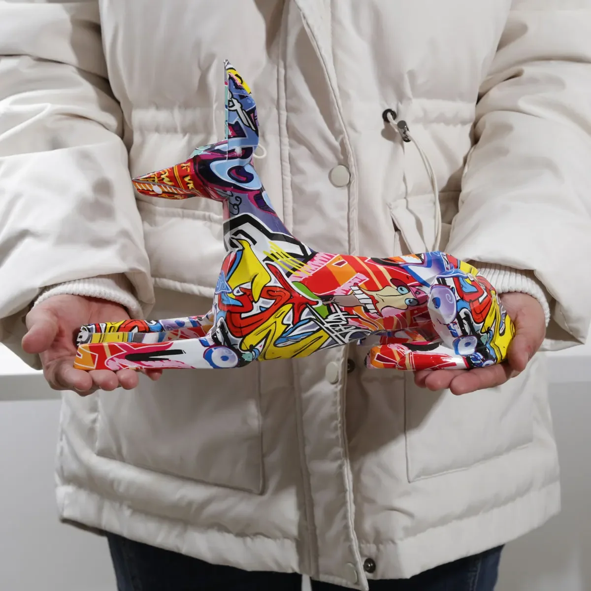 decoration-de-bureau-creative-peinte-coloree-decoration-doberman-armoire-a-vin-pour-la-maison-decor-artisanal-de-bienvenue-pour-chien