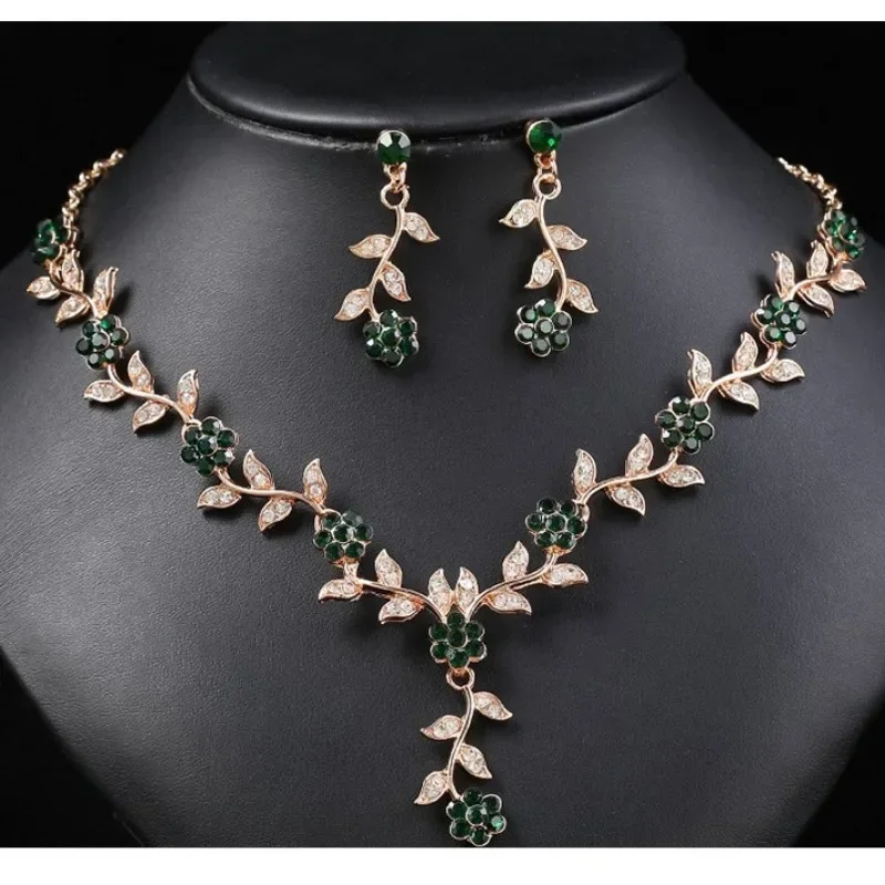 Necklace Earrings Set Bride Vintage Everything with Plum Blossom Shape Inlaid Collarbone Chain Wholesale Ensemble Argent 2025