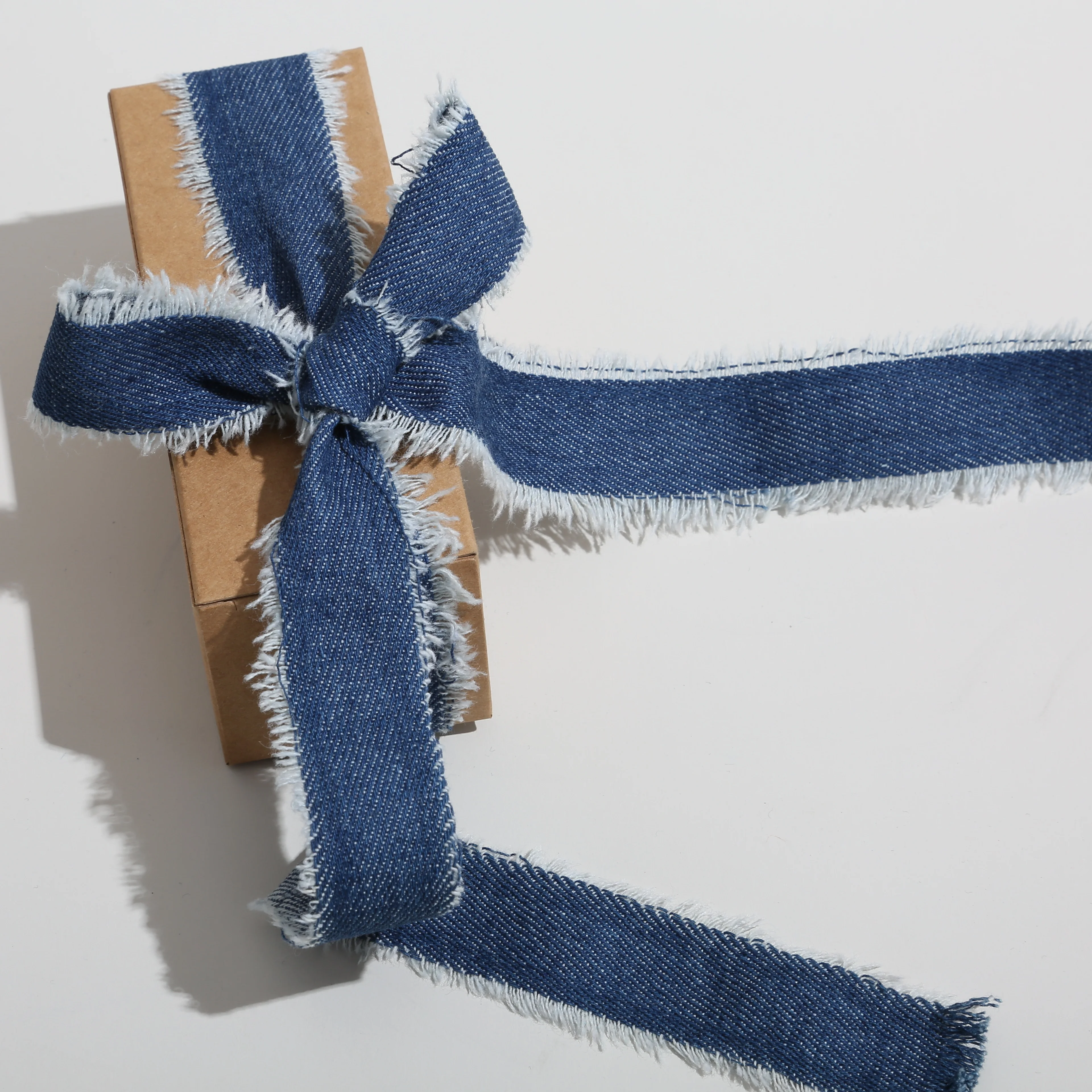 2 Yards/Rolle handgefertigtes Denim-Satinband mit ausgefransten Kanten, 25 mm/38 mm, für Hochzeitseinladungen, Blumensträuße, Geburtstagsfeiern, DIY-Nähdekoration – Detail 3